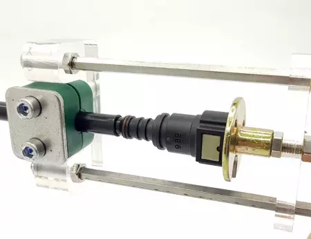 Инструмент для надевания пластиковых трубок на быстросъемный штуцер