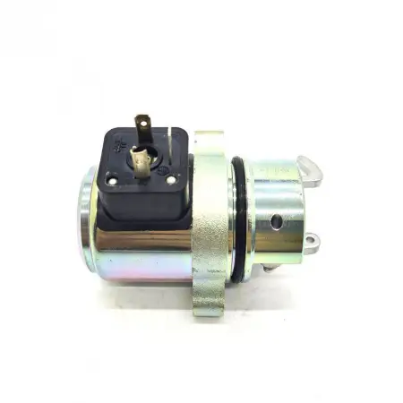 Клапан (соленоид) отсечки топлива 04272733, 04272734, 686715 для Bobcat 863/873, Deutz 1011, 12В Клапан (соленоид) отсечки топлива 04272733, 04272734, 686715 для Bobcat 863/873, Deutz 1011, 12В